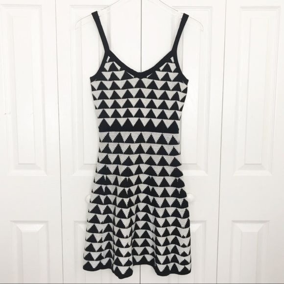 TRINA TURK 100% Cotton Geometric Triangle Knit Sweater Dress Size XS - Picture 3 of 9